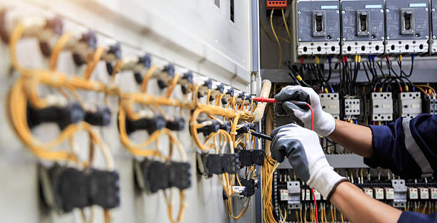 Professional Electrician technician working in Hot Springs Village, AR